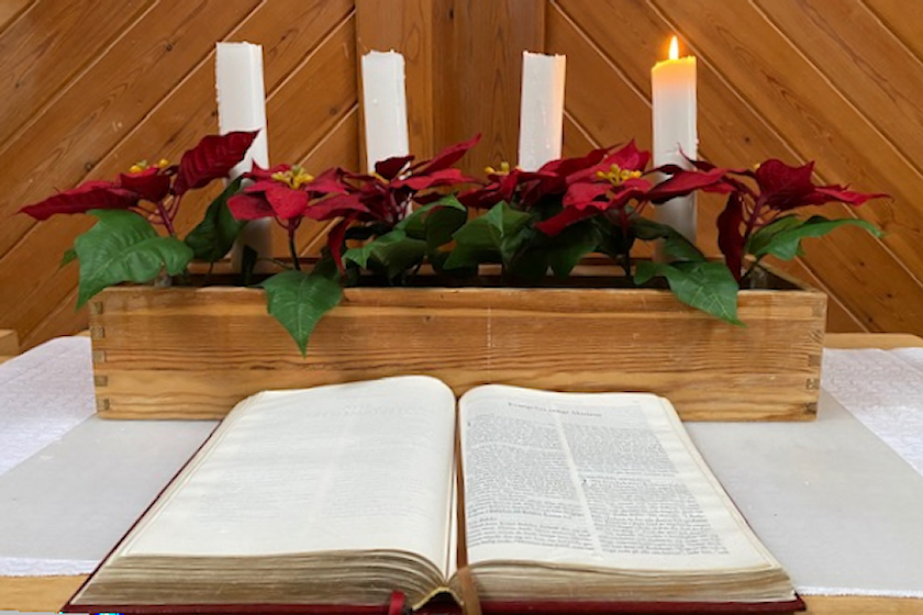 Nattvardsbordet i Equmeniakyrkan Hallunda vid första advent [foto: Carlota "Carro" Bocio Duff]