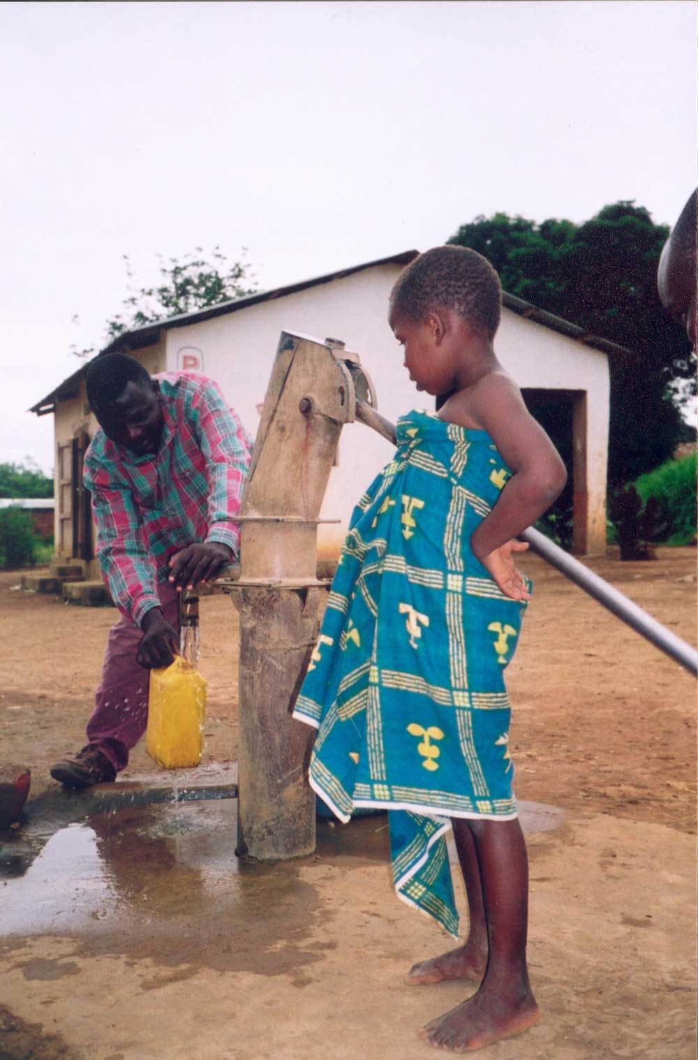 Kongo vattnet har kommit till Luozi. [Foto Svenska Missionskyrkan]